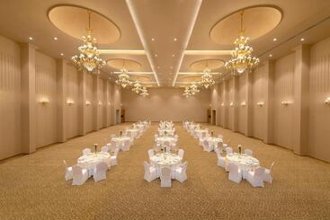 هتل Time Square Resort & Spa Bhuj