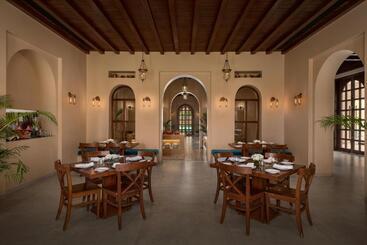 هتل Time Square Resort & Spa Bhuj