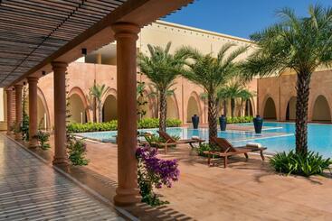 هتل Time Square Resort & Spa Bhuj