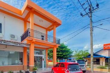 Urbanview Hotel Bundaran Besar Palangkaraya By Reddoorz