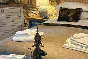 پانسیون Siam Cottage Guesthouse Over 300 Years Old With Thai Restaurant