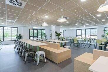 ユースホステル Micampus Santander Student Residence