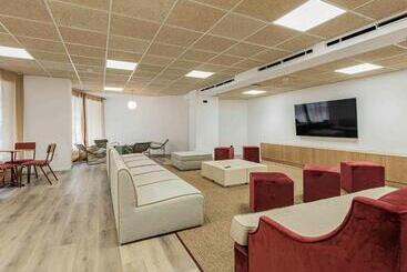 ユースホステル Micampus Santander Student Residence