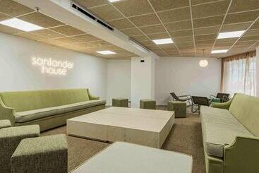 ユースホステル Micampus Santander Student Residence