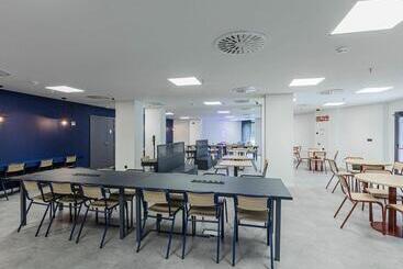 ユースホステル Micampus Santander Student Residence