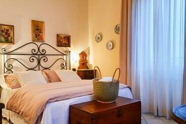 Boutique Hotel Fox S Inn