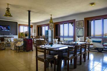 پانسیون Villa Curiazzi Guesthouse Viale La Pelosa 16