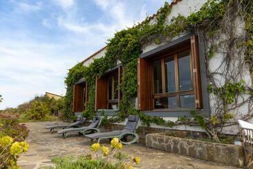 پانسیون Villa Curiazzi Guesthouse Viale La Pelosa 16