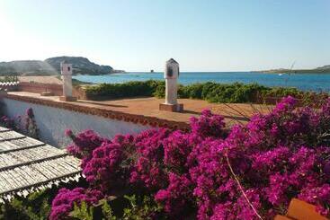 پانسیون Villa Curiazzi Guesthouse Viale La Pelosa 16