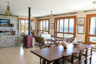 پانسیون Villa Curiazzi Guesthouse Viale La Pelosa 16