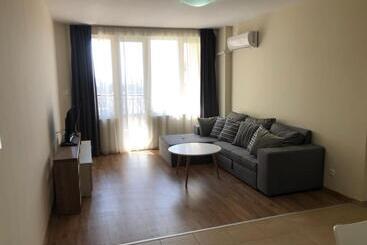 هتل آپارتمان Flora Beach Private