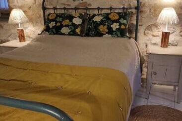تختخواب و صبحانه Chambres Du Clocher