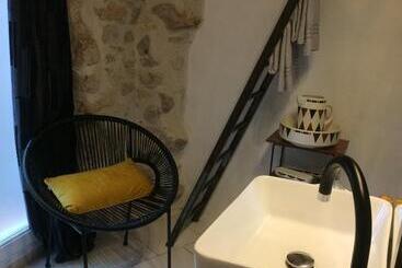 تختخواب و صبحانه Chambres Du Clocher