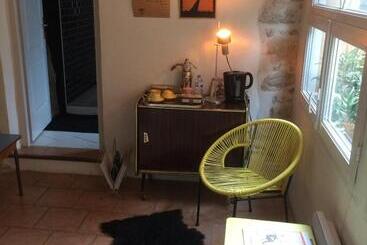 تختخواب و صبحانه Chambres Du Clocher