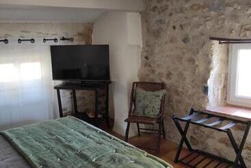 تختخواب و صبحانه Chambres Du Clocher