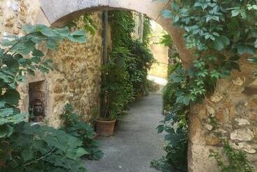 تختخواب و صبحانه Chambres Du Clocher