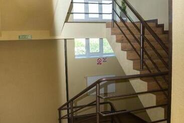 Monada Hotel & Hostel