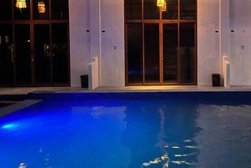 استراحتگاه Lazerena Lodge