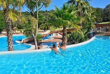 استراحتگاه Les Suites De Pertamina