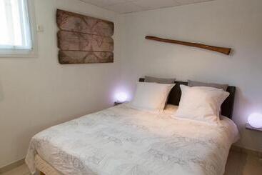 ベッドアンドブレックファースト Chambres Au Jardin Fleuri