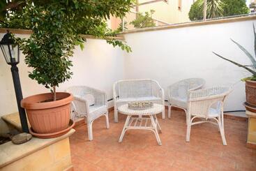 پانسیون Jonico Guest House