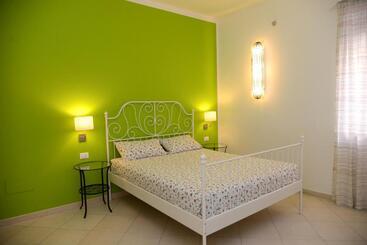 پانسیون Jonico Guest House