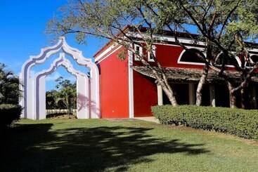 هتل Hacienda San Pancho