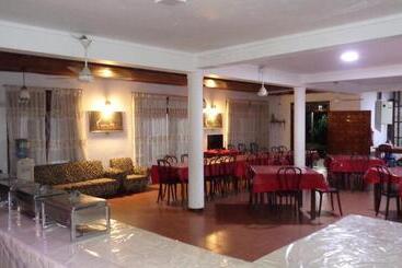 پانسیون Saranga Holiday Inn