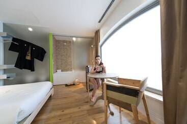 تختخواب و صبحانه Irooms Forum & Colosseum