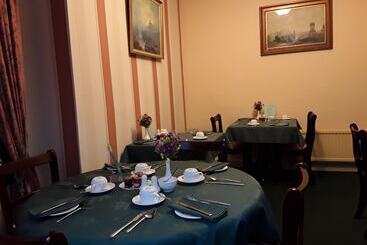مسافرخانه Acer Lodge Guest House