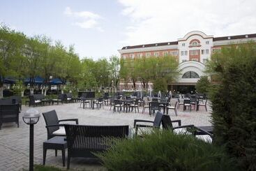 هتل Atyrau Dastan
