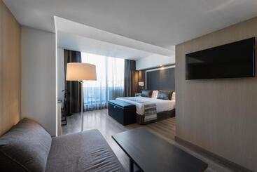 هتل Catalonia Square 4* Sup