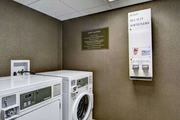 هتل Clarion Pointe Beckley