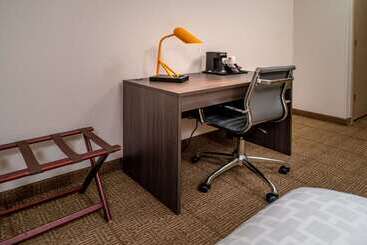 هتل Clarion Pointe Beckley