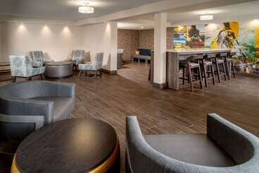 هتل Clarion Pointe Beckley