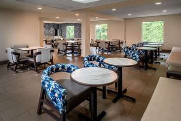 هتل Clarion Pointe Beckley