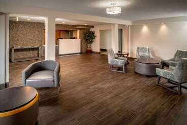 هتل Clarion Pointe Beckley