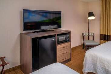 هتل Clarion Pointe Beckley