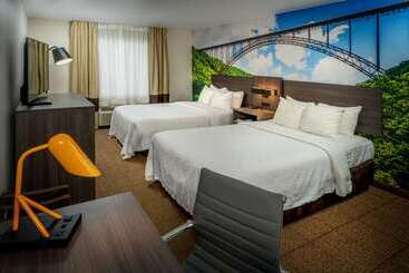 هتل Clarion Pointe Beckley