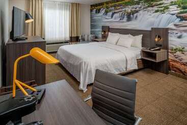 هتل Clarion Pointe Beckley