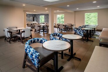 هتل Clarion Pointe Beckley