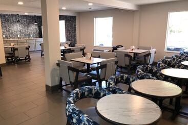 هتل Clarion Pointe Beckley