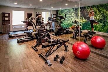 هتل Clarion Pointe Beckley