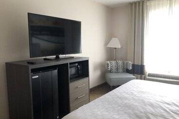 هتل Clarion Pointe Beckley
