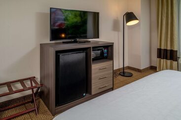 هتل Clarion Pointe Beckley