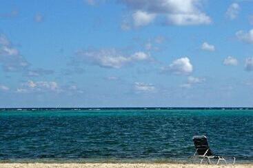 هتل Club St. Croix Beach And Tennis Resort