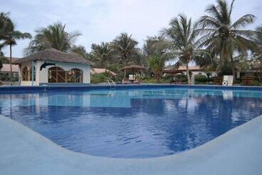 هتل Holiday Beach Club