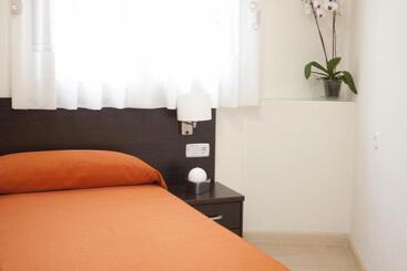 هتل Hostal Granado