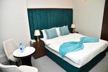 هتل Karat Inn