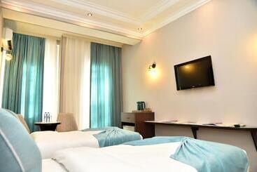 هتل Karat Inn